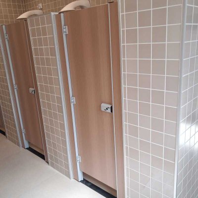 Instalação de divisória fenólica em Castro - PR