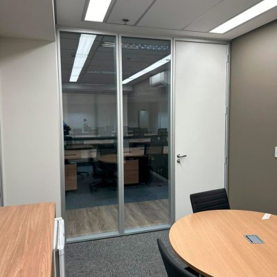 Instalação de Portas de Alumínio